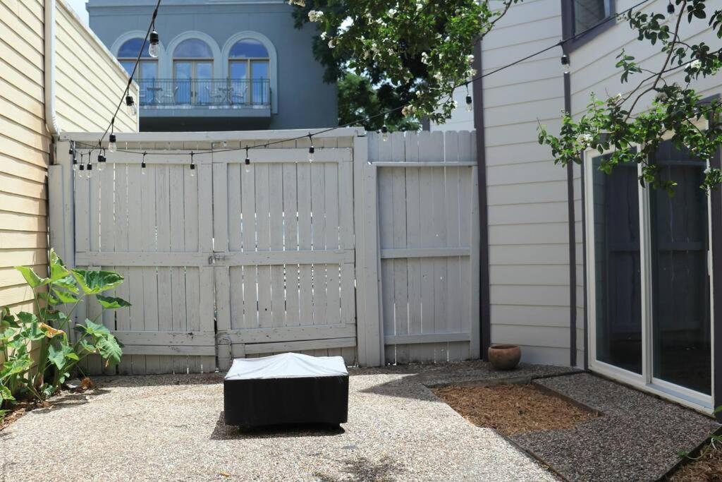 2 Bdr With Workspace & Patio In Montrose Βίλα Χιούστον Εξωτερικό φωτογραφία