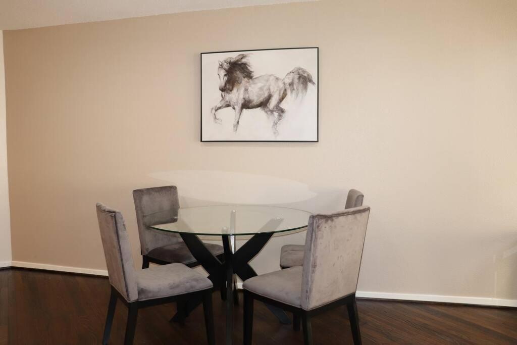 2 Bdr With Workspace & Patio In Montrose Βίλα Χιούστον Εξωτερικό φωτογραφία